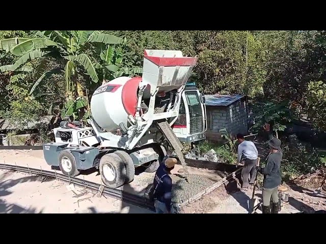 Daswell 3. 5cubic self loading mixer works for road construction Daswell 3.5cubic self loading mixer works for road construction