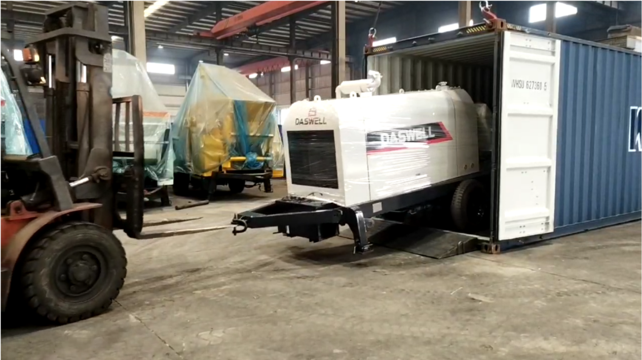 CPD40 concrete pump and cement silo transport